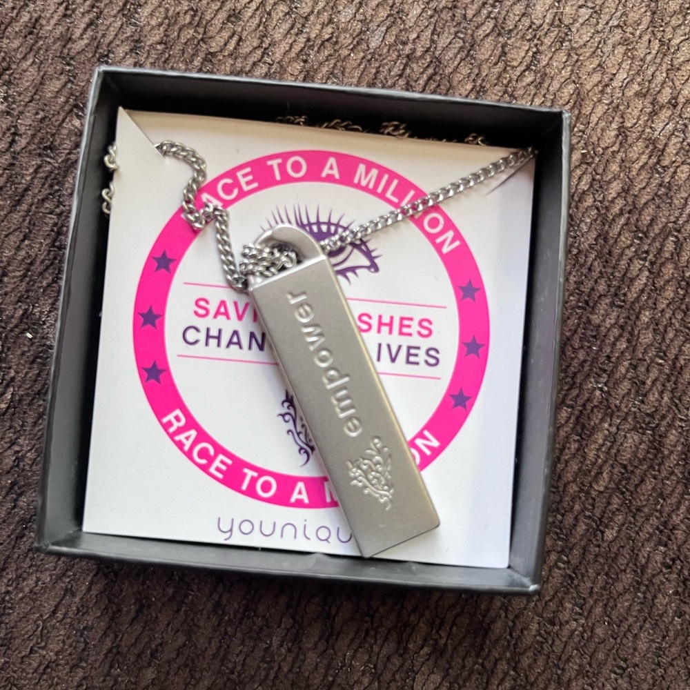 Younique necklace
